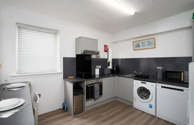 2-bed Flat, Wishaw, Free Parking, Family-friendly - Foto 7