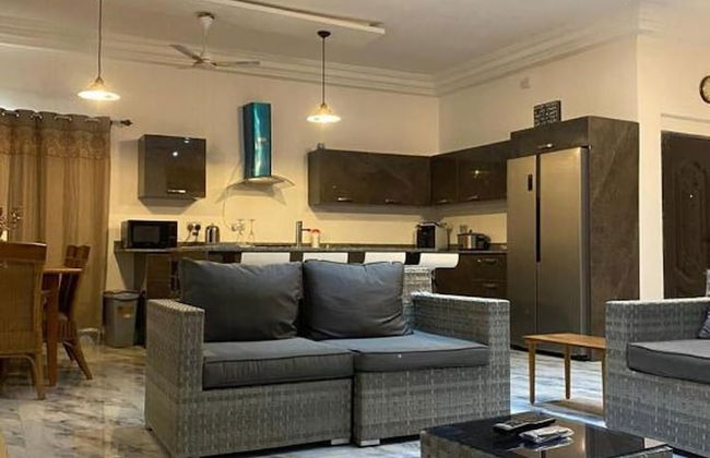 3 Bed Villa-private Garden-offstreetparking-aircon - Foto 6