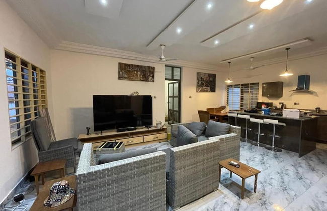 3 Bed Villa-private Garden-offstreetparking-aircon - Foto 9