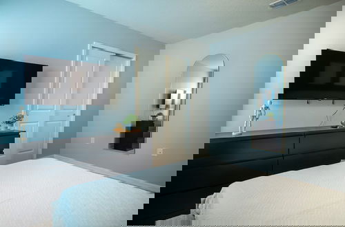 Foto 47 - Stunning 10 Bed Home With Themed Rooms Pool