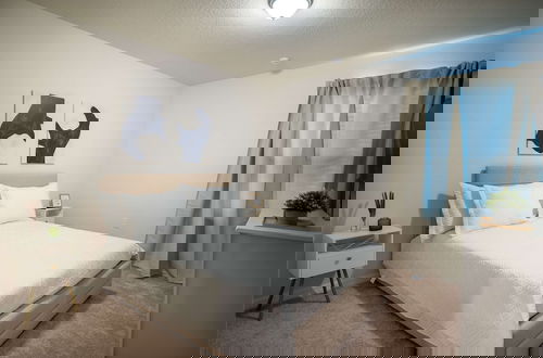Foto 49 - Stunning 10 Bed Home With Themed Rooms Pool