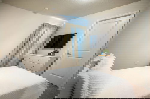 Foto 50 - Stunning 10 Bed Home With Themed Rooms Pool