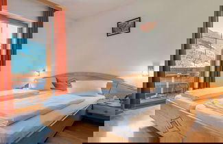 Foto 2 - Plush Apartment With Mountain Views