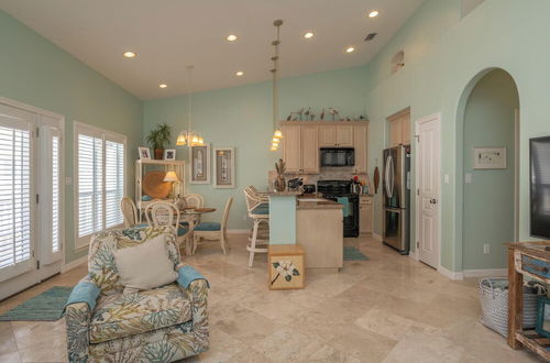 Photo 4 - Large Condo Close to Beach With Semi-private Pool