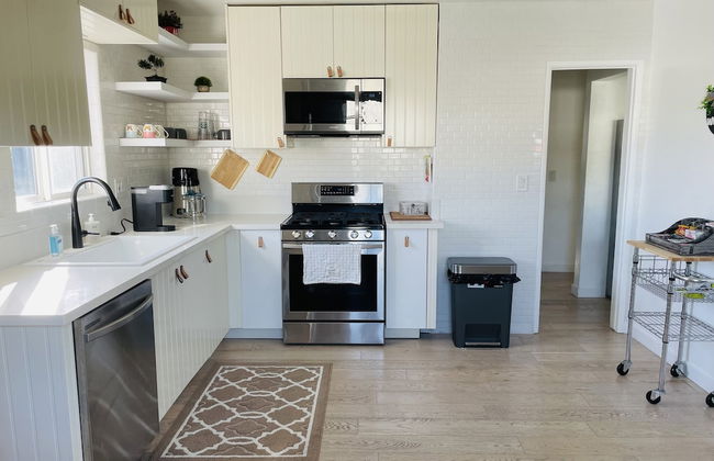 Manhattan Beach Vacation House - For solo, pair, family and business travelers - Photo 42