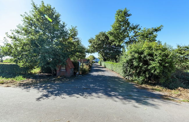 Farmhouse With Fenced Garden - Photo 2