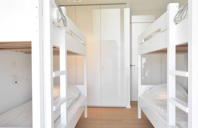 Bright Coastal Family Escape - Photo 4