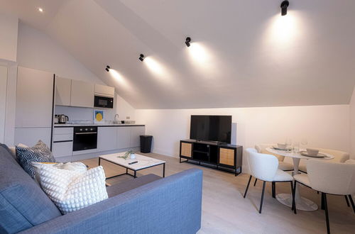 Photo 17 - Stylish Apartments with Balcony for upper apartments & Free Parking in a prime location - Five Miles from Heathrow Airport