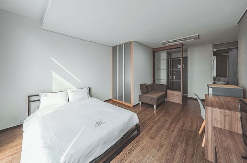 Photo 12 - Brown Suites Hotel Sinchon Central