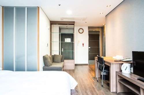 Photo 8 - Brown Suites Hotel Sinchon Central
