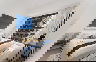 Photo 3 - Maison Privee - Modern & Panoramic Sea View Apt on Al Reem Island