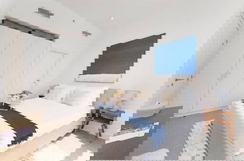 Photo 5 - Maison Privee - Modern & Panoramic Sea View Apt on Al Reem Island