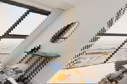 Photo 2 - Maison Privee - Modern & Panoramic Sea View Apt on Al Reem Island