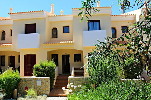 Photo 19 - Traditional Townhouse in Vila Sol by Ideal Homes