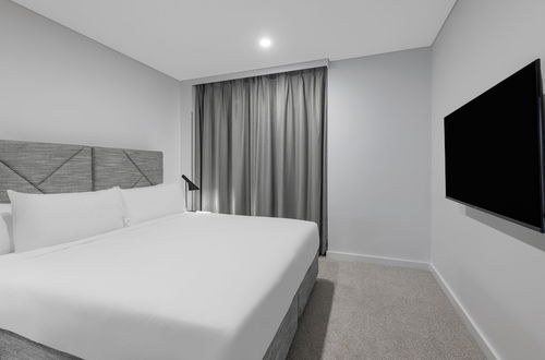 Photo 12 - Meriton Suites Canberra