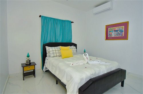 Foto 12 - Exotic Beach Vacation Apartment with Picuzzi