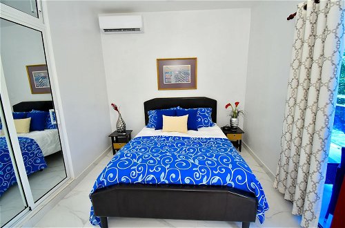 Foto 14 - Exotic Beach Vacation Apartment with Picuzzi