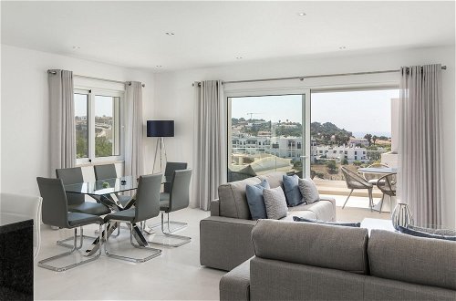 Foto 8 - Modern Lagos Beach Apartment by Ideal Homes