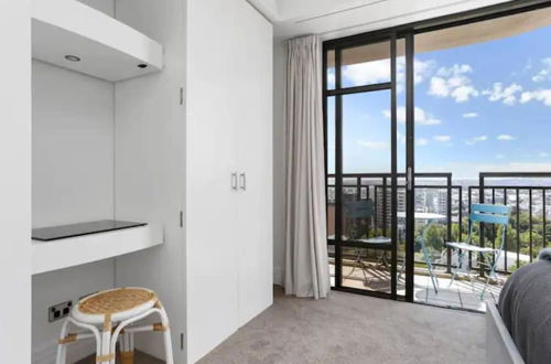 Photo 4 - Bright One Bedroom Beauty With Balcony