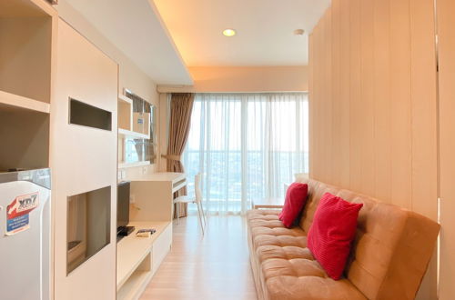 Photo 4 - Elegant And Comfortable Studio At Tamansari The Hive Apartment