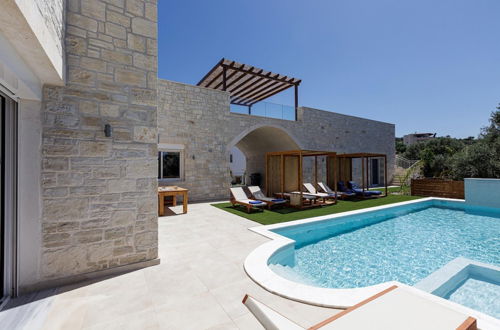 Photo 3 - Mandana Villa - With Private Pool Jacuzzi