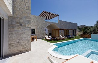 Foto 3 - Mandana Villa - With Private Pool Jacuzzi