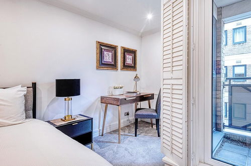 Photo 15 - Stunning Apartment in Fashionable Marylebone by Underthedoormat