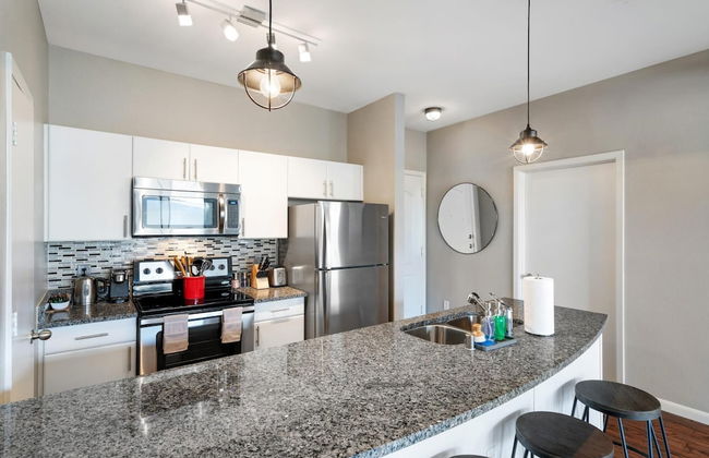 Plano Comfy 2BD 1 5BA Apartment - Photo 4