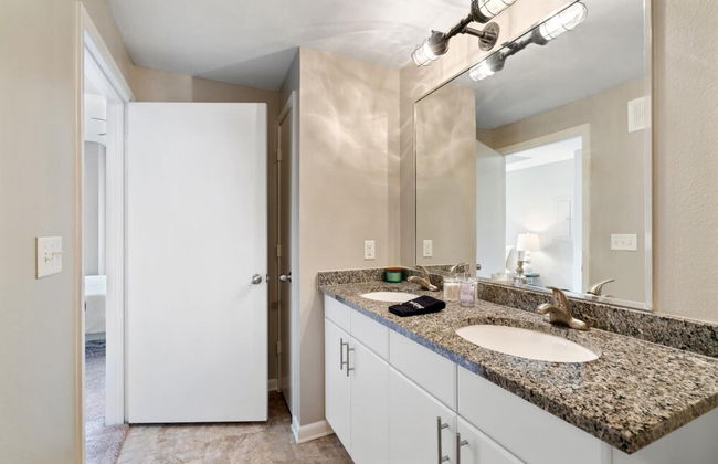 Plano Comfy 2BD 1 5BA Apartment - Photo 11