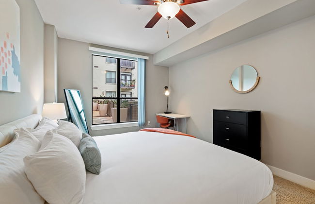 Plano Comfy 2BD 1 5BA Apartment - Photo 2