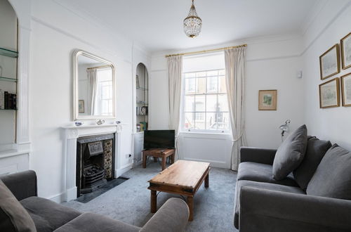 Photo 2 - Stylish Sloane Square Home Close to Victoria