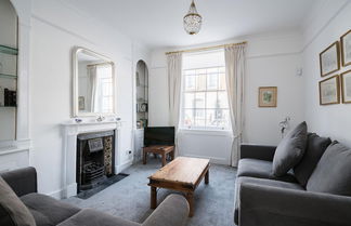 Photo 2 - Stylish Sloane Square Home Close to Victoria