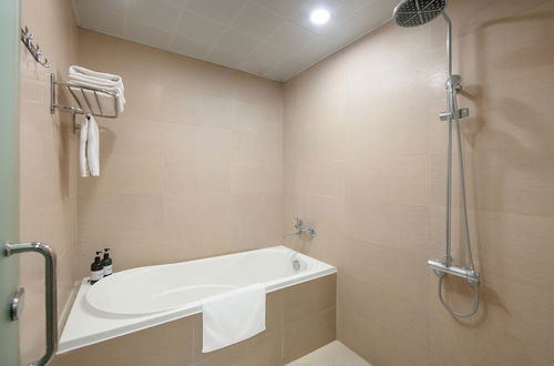 Photo 32 - HB Serviced Apartment - 121B Quan Hoa