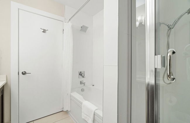 Rooftop Paradise Luxe 2BR Lake Views - Foto 49