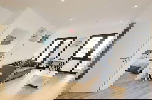 Photo 7 - Modern Comfort: Seven Stays Broadoaks
