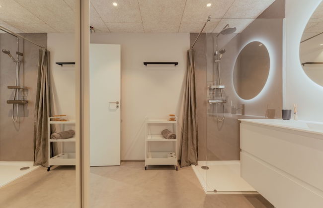 Luxurious Waterfront Retreat | Spectacular Views - Photo 16