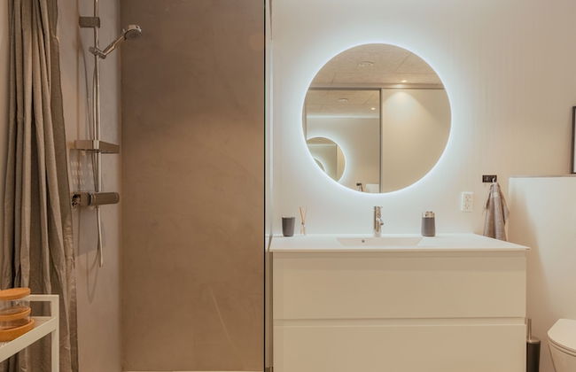 Luxurious Waterfront Retreat | Spectacular Views - Photo 14