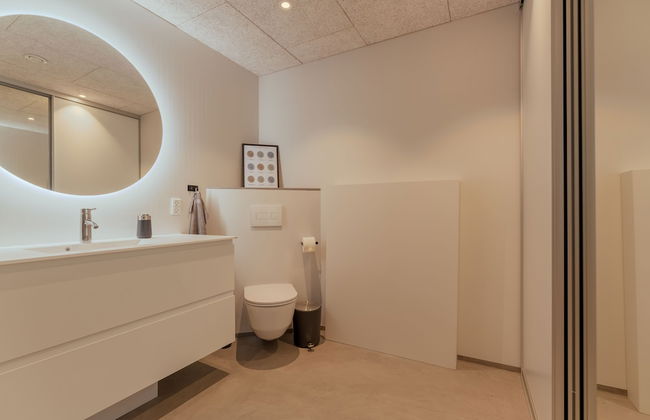 Luxurious Waterfront Retreat | Spectacular Views - Photo 15