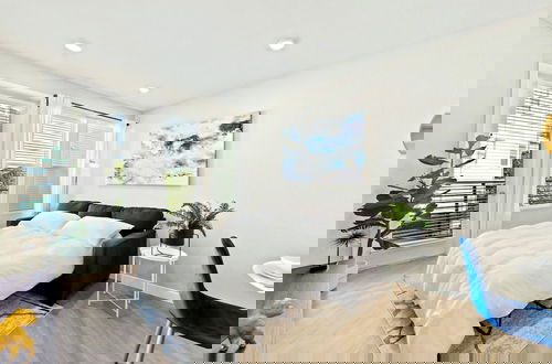 Foto 1 - Designer Apt With Jacuzzi Sky Lounge Gym Access
