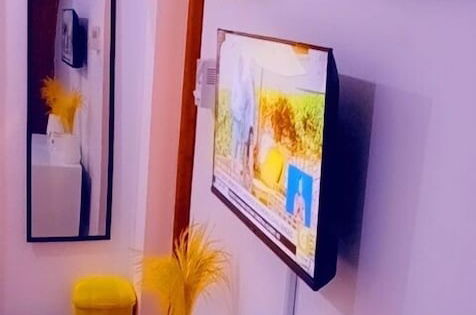 Foto 15 - Lux Suites Vee Studio Apartments Bamburi