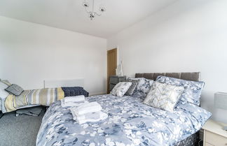 Photo 2 - Birkdale Southport Boutique Apartment Sleeps 5