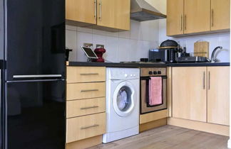 Photo 3 - Bright 1 Bed Flat in West Hampstead With Balcony