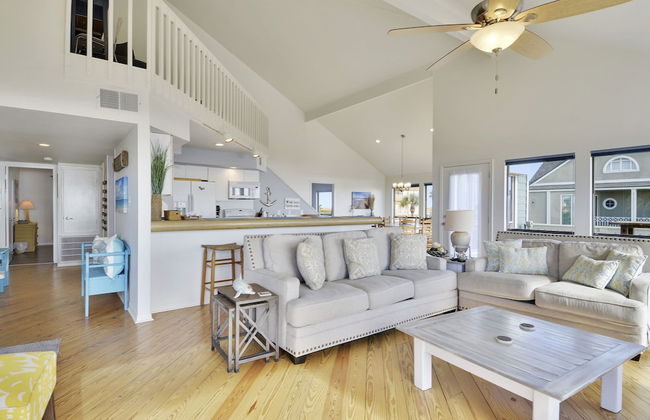 By the Sea - Foto 16