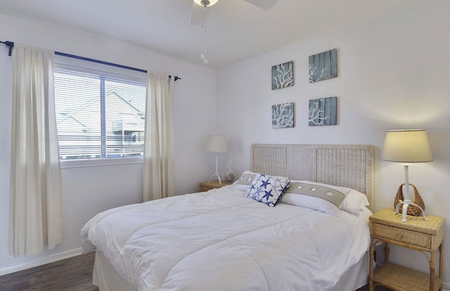 By the Sea - Foto 11