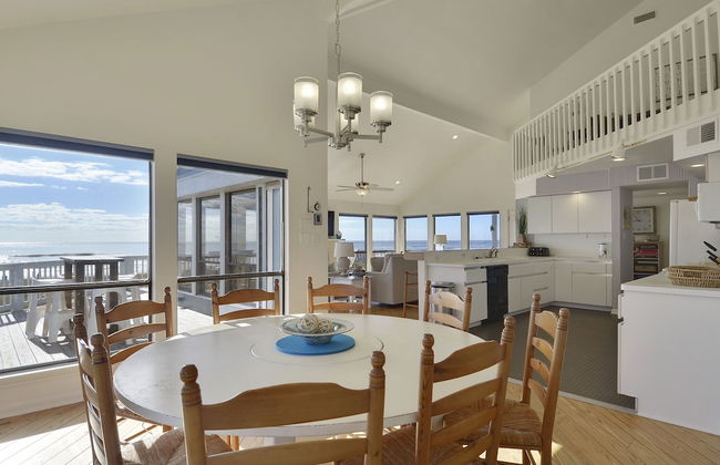 By the Sea - Foto 28