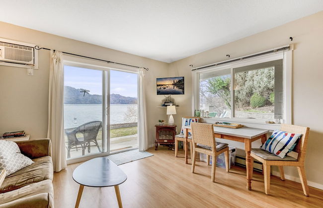 Lakeside Condo w Large Outdoor Space - Foto 6