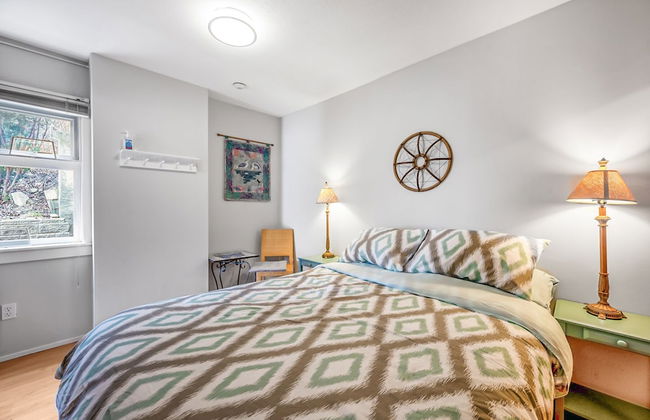 Lakeside Condo w Large Outdoor Space - Foto 1