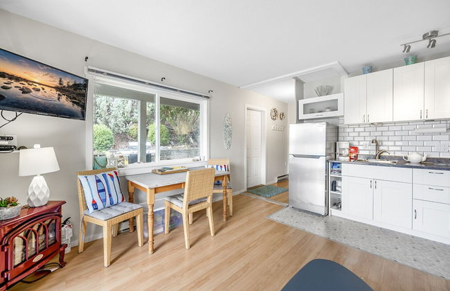 Lakeside Condo w Large Outdoor Space - Foto 3