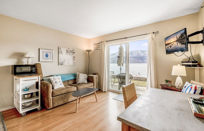 Lakeside Condo w Large Outdoor Space - Foto 7