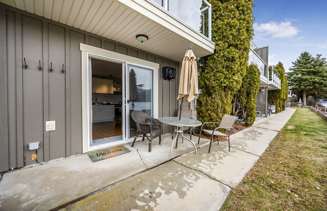 Lakeside Condo w Large Outdoor Space - Foto 8